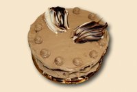 tort okrągły z bezą kawową przełożoną kremem czekoladowym (na bazie śmietany)